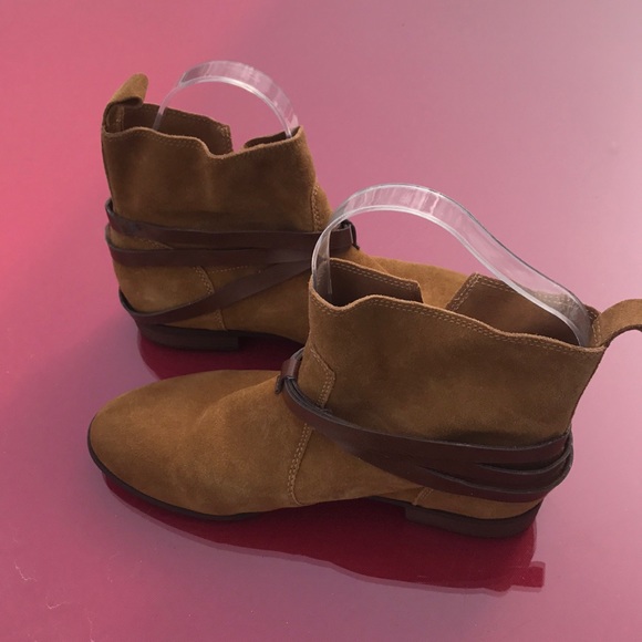 BC tan suede boots with leather straps - Picture 5 of 8